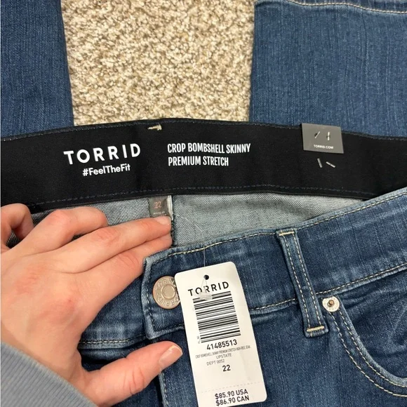 Torrid Premium Stretch Crop Jeans NEW - Picture 2 of 4